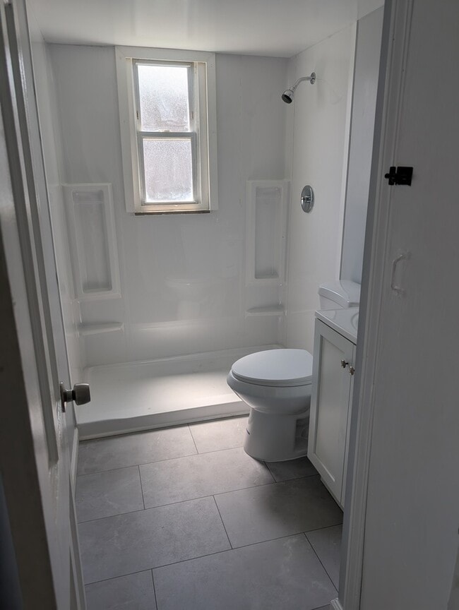 Photo - Charming 5 beds 2 baths in Euclid!