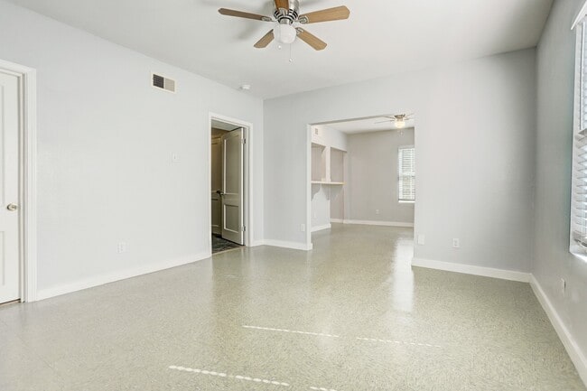 Photo - 3345 Reeves St