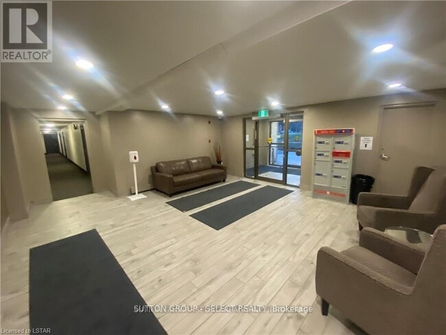 Photo - 931 Wonderland Rd S Unit 709