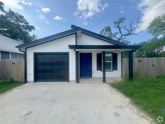Building Photo - 715 E Live Oak St Rental