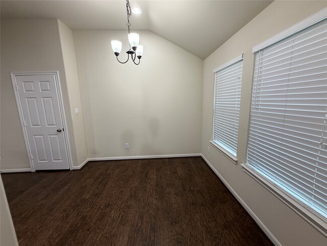Building Photo - 8630 Brookdale Park Ln