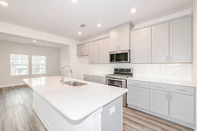 Room in Townhome on Millennium Ave