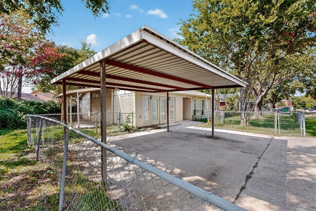 Photo - Cozy Living Near Rockwall Lake