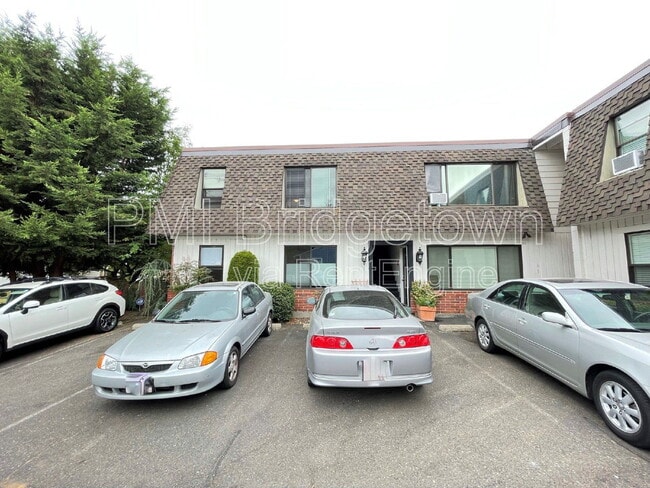 Building Photo - 8065 N Ivanhoe St