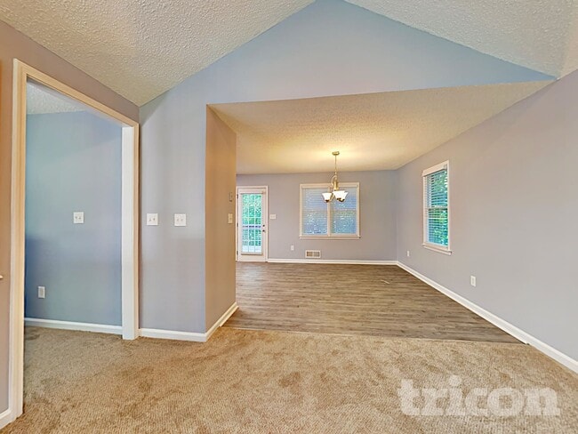Photo - 436 Amber Way