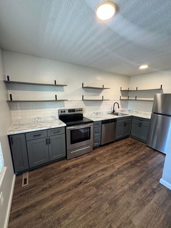 Building Photo - 1138 E Walnut St Unit 3