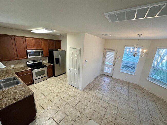 Photo - 918 Craters of the Moon Blvd