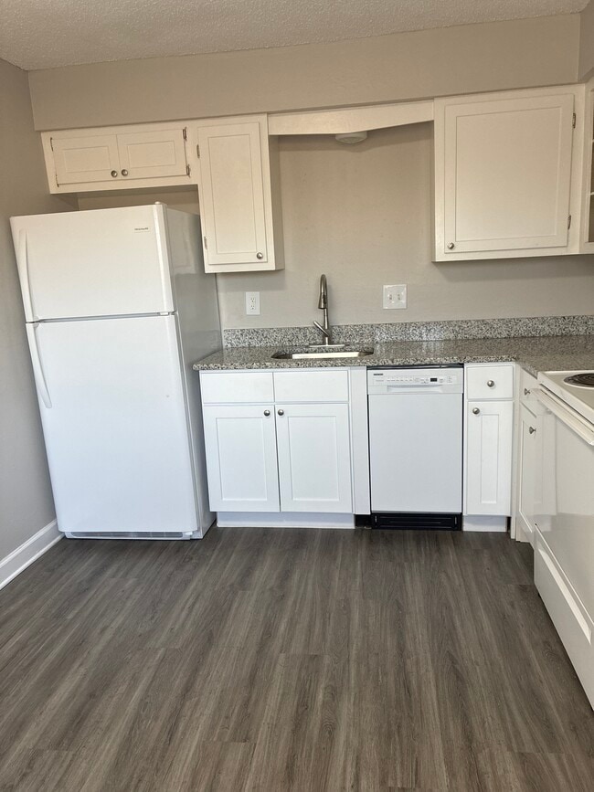 1x1 Hibiscus Lux w/Washer & Dryer
