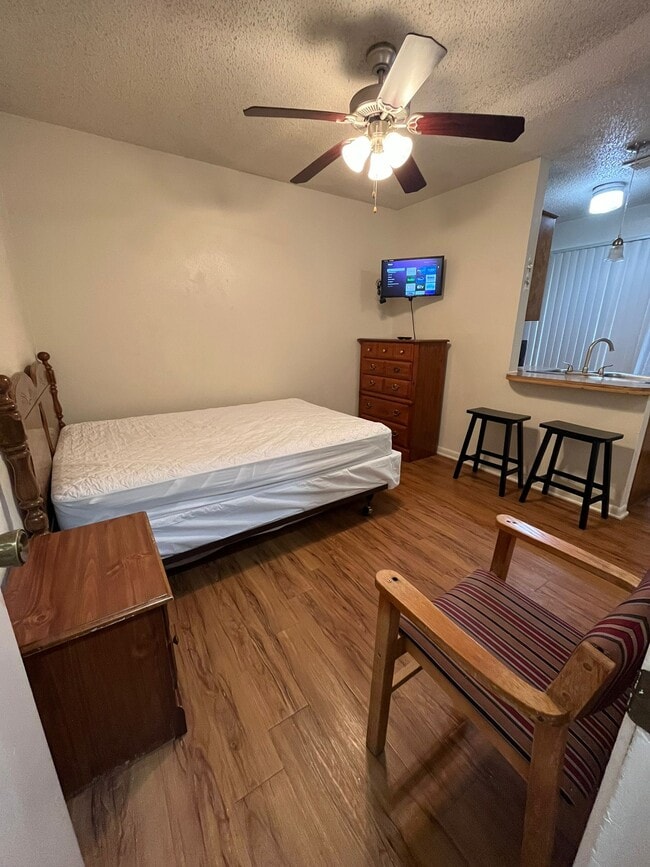 Photo - 1617 N Main St