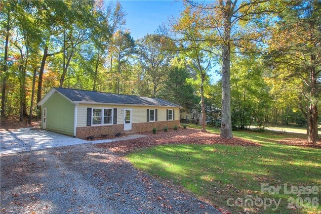 Building Photo - 1300 Sharon Dr