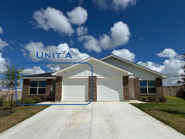 Building Photo - 1234 Lehmann Dr Unit A