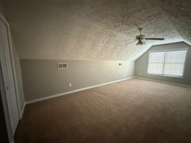 Building Photo - HUNTERS CROSSING