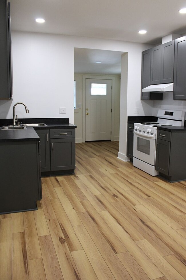 Building Photo - 1138 Phil Unit 1138-2
