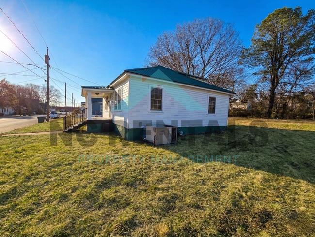 Photo - 1318 Front St