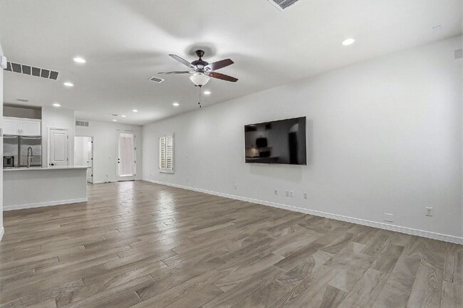 Photo - 3 bedroom 2 bath with washer and dryer in 79928
