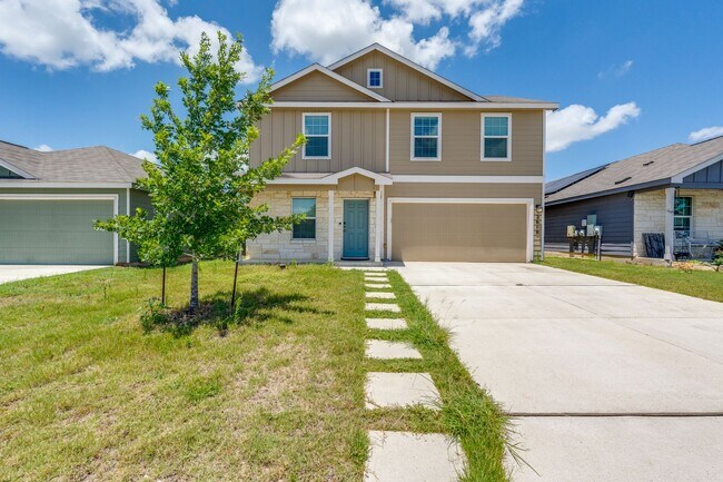 Building Photo - Beautiful 4- Bedroom Two Story w/Open Floo... Rental