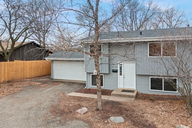 Photo - 2221 W 82nd St