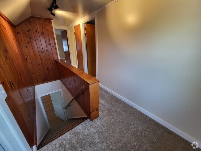 Building Photo - 223 Glenbrook Rd Rental