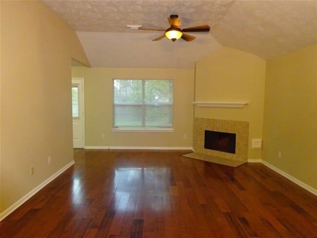 Photo - 7111 Brown Bark