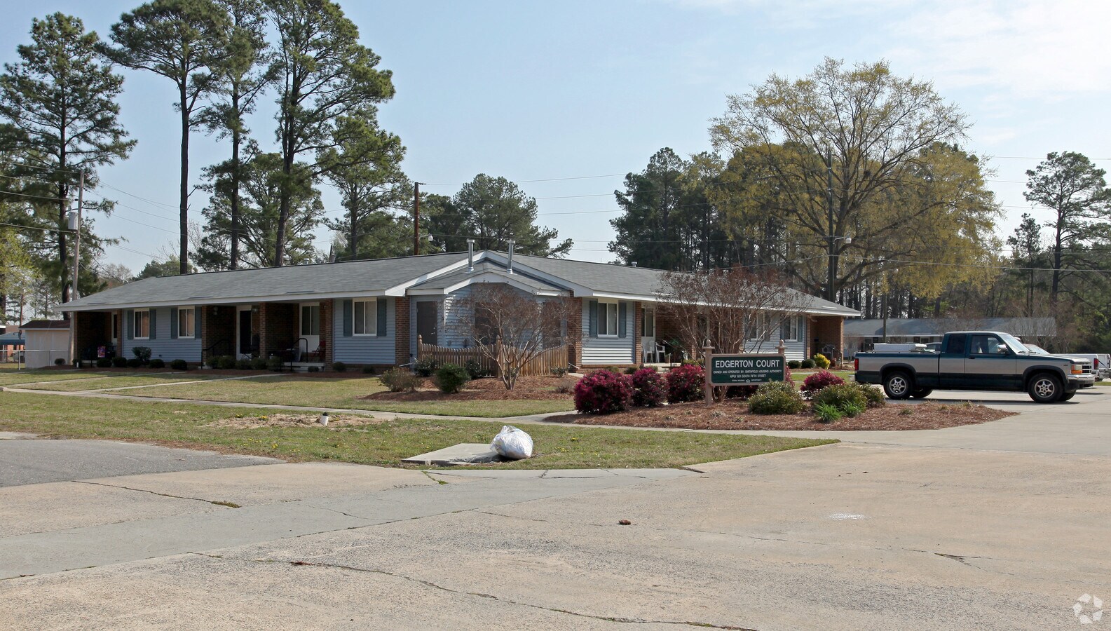 Photo - Edgerton Court Apartments