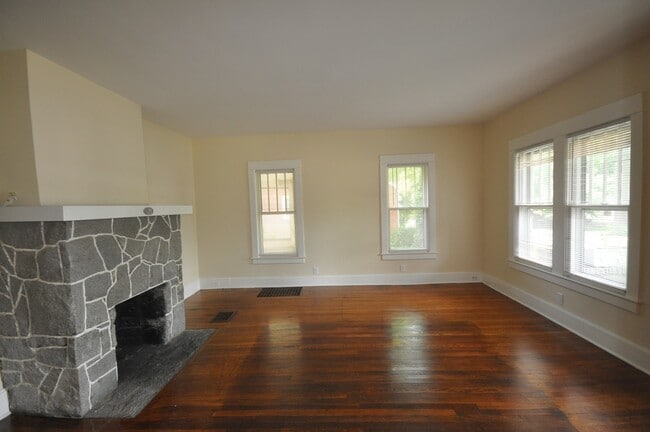 Photo - Pre-Leasing Now for Fall Semester 2026