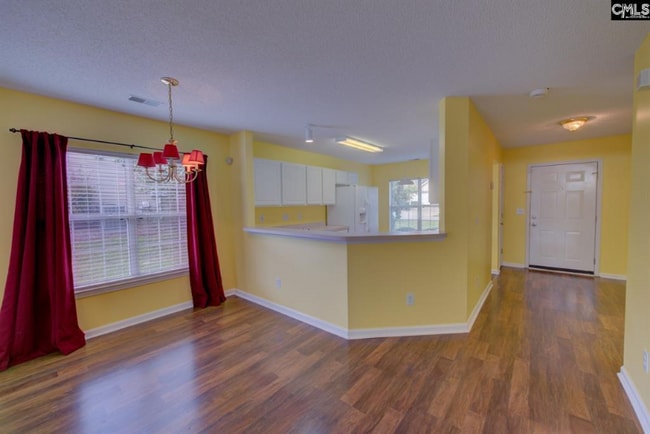 Photo - 104 Avebury Ln