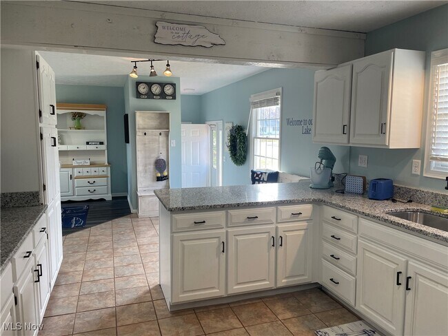 Photo - 2542 W 8th St