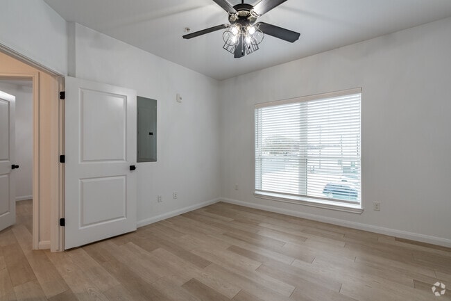 2BR, 2BA - 1150SF - Bedroom