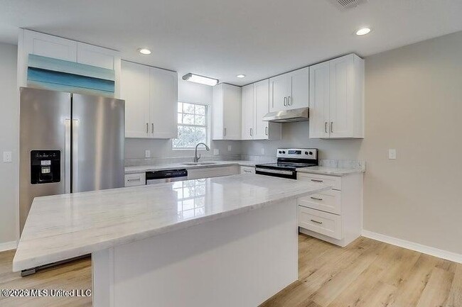 Photo - 912 Maple St