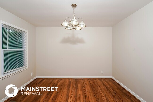 Photo - 2401 4th St NE