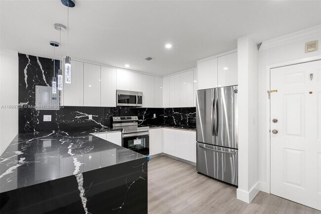 Photo - 9405 SW 76th St Unidad Y11