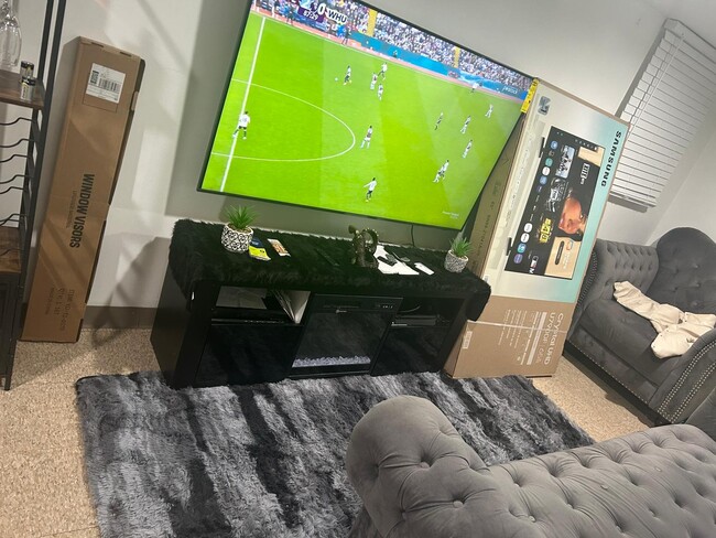 Sala de estar - 212 Oakwood Pl Unidad Lower Level