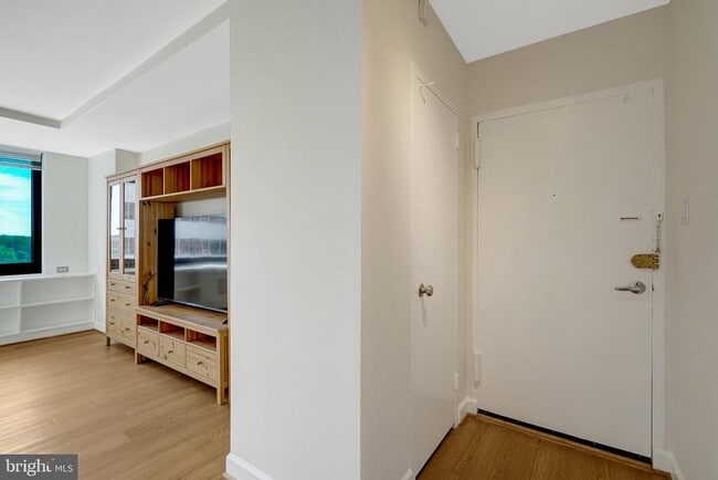 Photo - 1021 Arlington Blvd Unit 818
