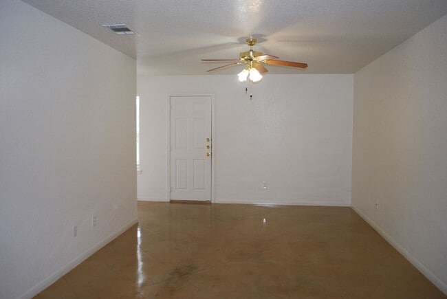 Photo - 911 LW Unit 911-B