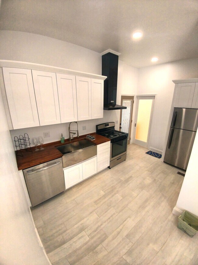 Photo - 16 E 40th St