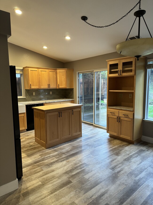 Photo - 1143 Grouse Dr