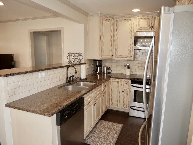 Photo - 1217 Gladstone Ave