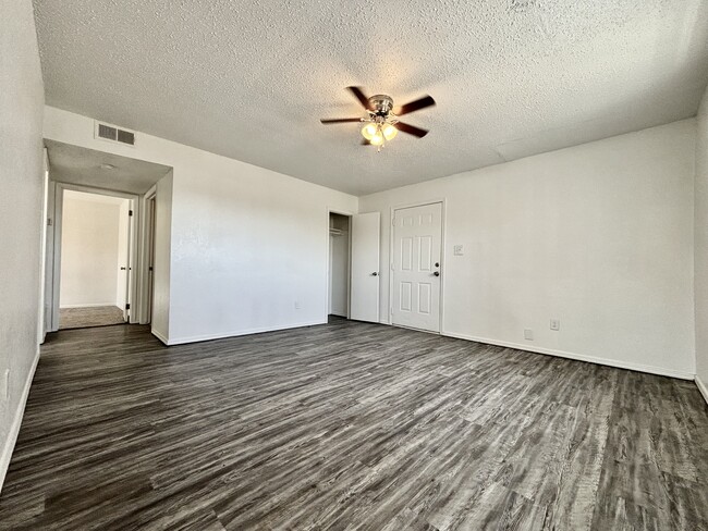Building Photo - Candlewood Apartments