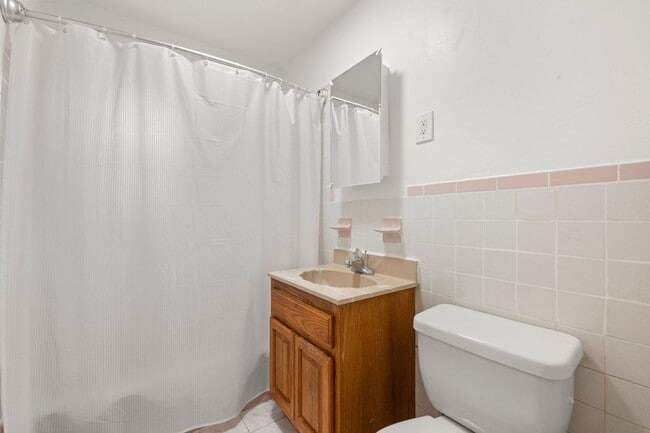 Photo - Professional Management, Modern, Large Apt...