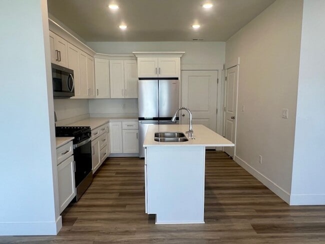 Photo - LOVELY TOWNHOME IN SALEM