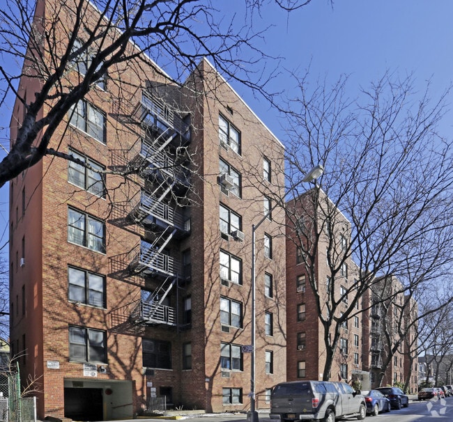 4125 Case St - 41-25 Case Street