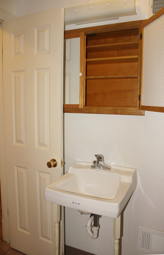 Bath - 5840 Alderson St (Pittsburgh, PA)