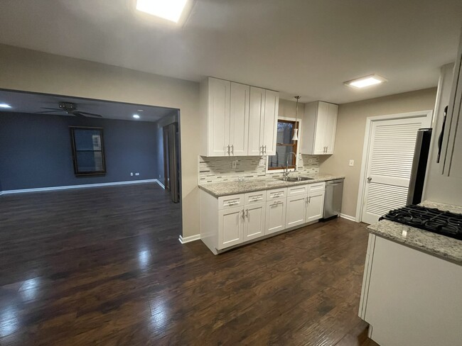 Photo - 140 Meadowbrook Ln