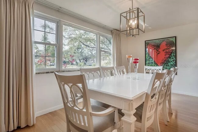 Photo - BEAUTIFUL Fully Fenced in Home For Rent in...