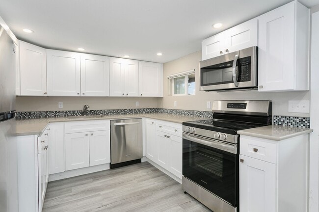 Building Photo - 2125 S Adams St Unit Bottom Floor Rental
