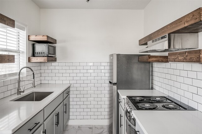 Photo - 4204 Lovejoy St