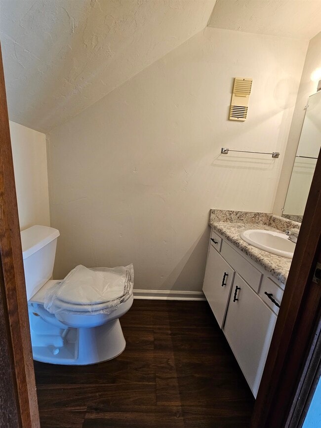 Photo - 196 Locke St