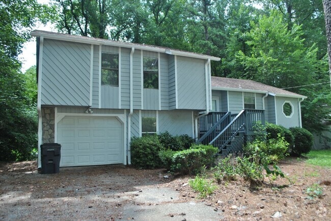 Building Photo - Spacious 1-Acre Lot Rental