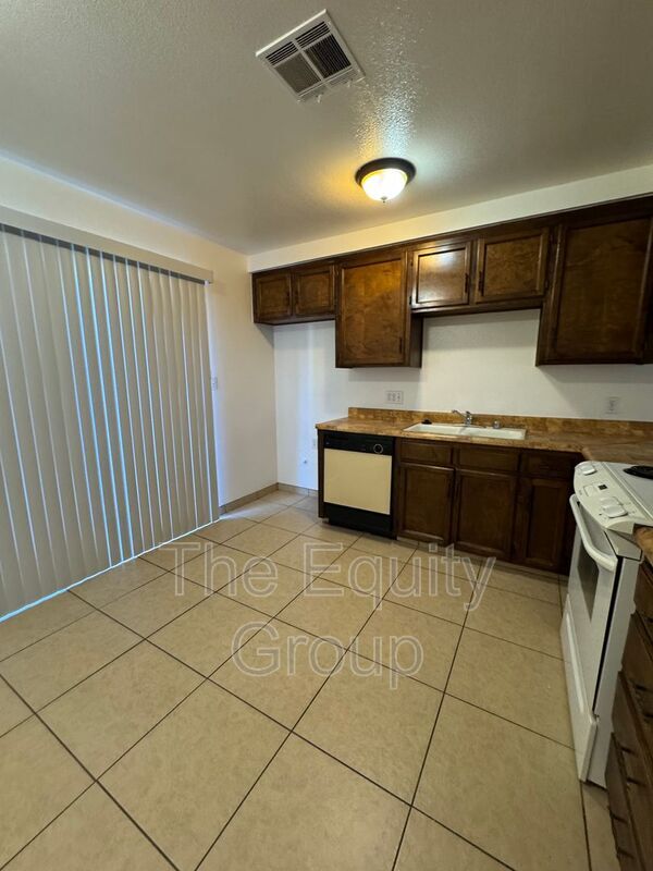 Photo - 2023 S Tracy Ct