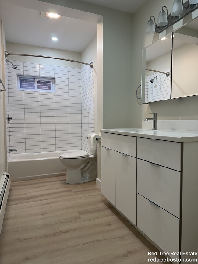 Photo - 74 Ruthven St Apartments Unit 1